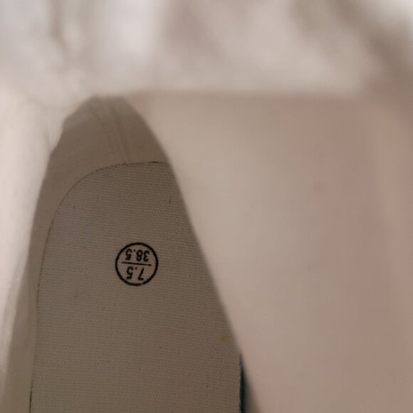 White Embroidered Floral High Top Sneakers Women’s Size 7.5 NWOT - Picture 12 of 13